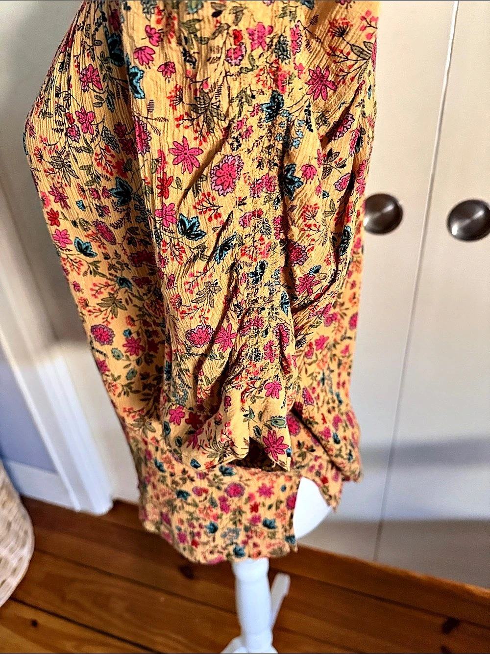 Democracy Floral Blouse in Yellow & Pink Size Large Like New - Picture 6 of 6